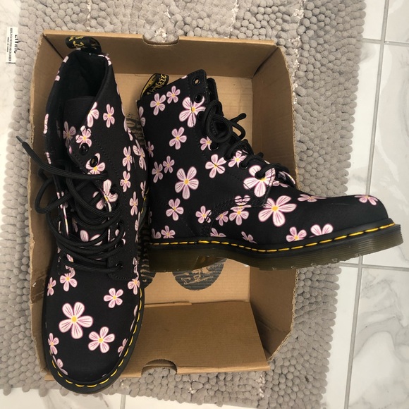 Dr. Martens Shoes - Dr. Martens Page Meadow Cherry flower canvas boots